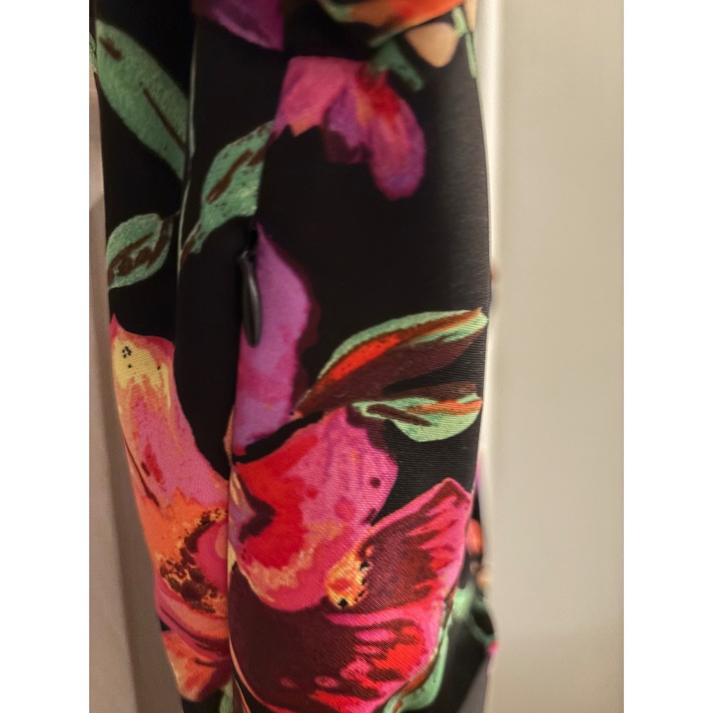 Siena Floral Wrap Dress – Size 10 – Elegant & Sexy with Self-Tie Belt - Picture 10 of 10